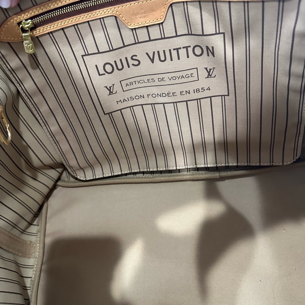 Louis Vuitton Classic Monogram Neverfull GM Tote in Brown - Picture 6 of 6
